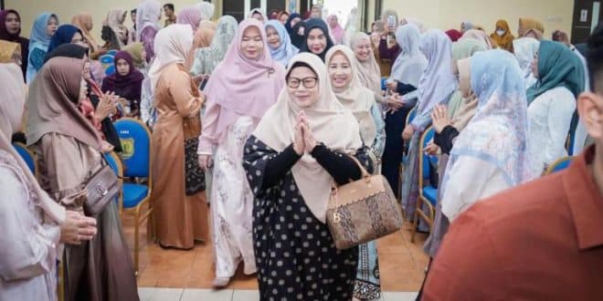 Dharma Wanita Persatuan (DWP) Kabupaten Musi Banyuasin (Muba) menggelar kegiatan pembacaan Surah Yasin bersama, dalam pertemuan rutin bulanan yang berlangsung di Gedung Dharma Wanita Sekayu, pada hari Selasa, tanggal 10 Februari 2026. (BEKISARMEDIA.ID/EEN)
