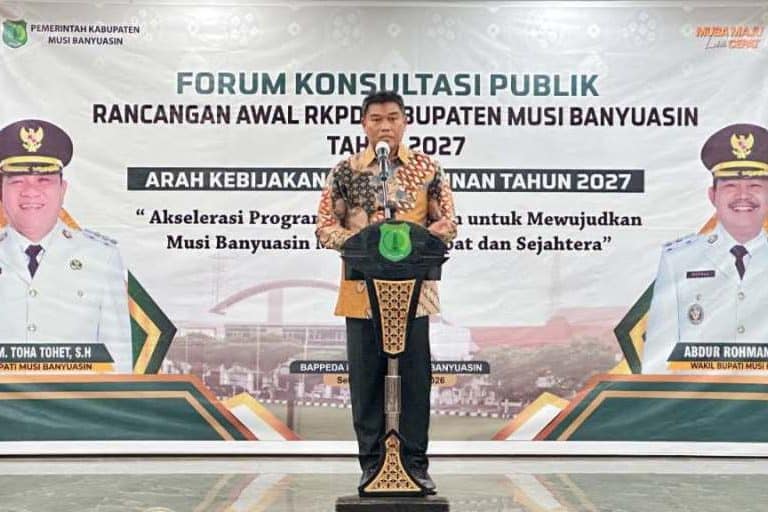 Iskandar Syahrianto, Staf Ahli Bupati Bidang Politik, Hukum, dan Pemerintahan Sekretariat Daerah (Setda) Kabupaten Muba, Provinsi Sumatera Selatan, saat menghadiri Forum Konsultasi Publik RKPD 2027 yang digelar di Auditorium Pemkab Muba, pada hari Kamis, tanggal 12 Februari 2026. (BEKISARMEDIA.ID/EEN)