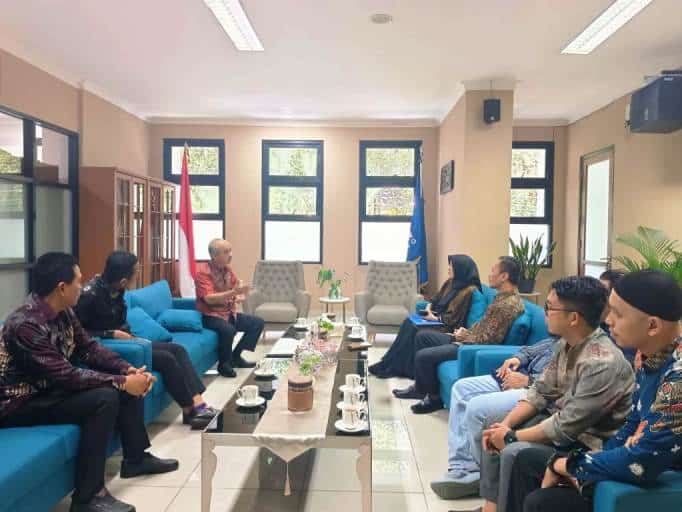 Perwakilan Pemerintah Kabupaten Musi Banyuasin melakukan kunjungan kerja resmi ke Politeknik STIA LAN Bandung pada hari Kamis, tanggal 12 Februari 2026. (foto : Diskominfo Muba) Perwakilan Pemerintah Kabupaten Musi Banyuasin melakukan kunjungan kerja resmi ke Politeknik STIA LAN Bandung pada hari Kamis, tanggal 12 Februari 2026. (foto : Diskominfo Muba)