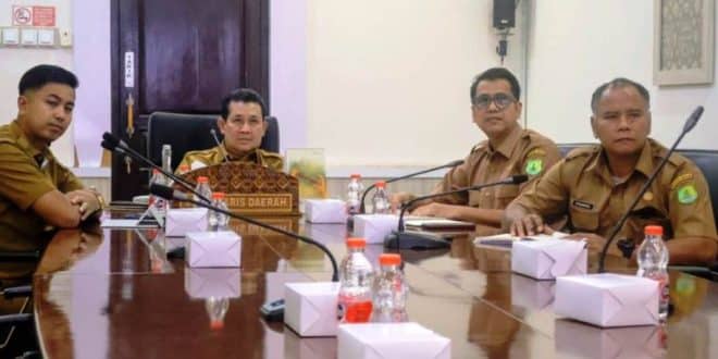 Penjabat (Pj.) Sekretaris Daerah (Sekda) Kabupaten Muba, Provinsi Sumatera Selatan (Sumsel), Syafaruddin, mengikuti Rapat Pembahasan Tindak Lanjut Pengalihan Pelanggan PT MEP ke PLN yang digelar secara virtual, pada hair Selasa, tanggal 10 Februari 2026. (BEKISARMEDIA.ID/EEN)