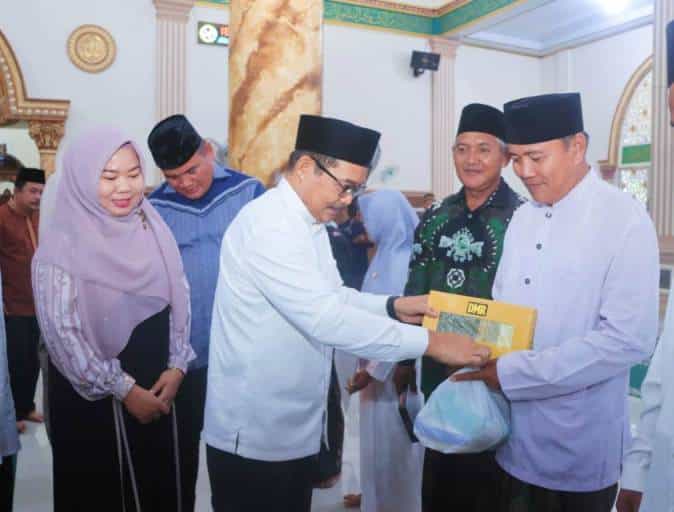 Wakil Bupati Kabupaten Muba, Abdur Rohman Husen, memimpin Safari Ramadhan 1447 Hijriah/2026 di Masjid Al-Muttaqien, Desa Mekar Jadi, Kecamatan Sungai Lilin, pada hari Kamis, tanggal 26 Februari 2026. (BEKISARMEDIA.ID/EEN)