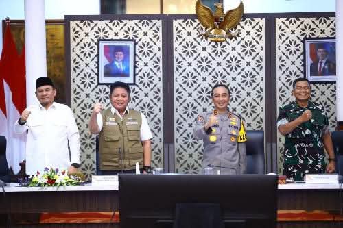 Ketua DPRD Sumsel, Andie Dinialdie, menghadiri Rapat Koordinasi (Rakor) Lintas Sektoral (Linsek) yang digelar oleh Pemerintah Provinsi (Pemprov) Sumsel di Griya Agung, Palembang, pada hari Kamis, tangal 12 Maret 2026. (BEKISARMEDIA.ID/HAIRUDIN)