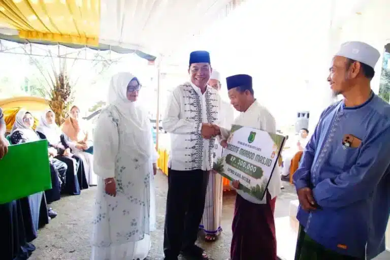 kegiatan silaturahmi dan buka puasa bersama yang digelar oleh Bupati Kabupaten Musi Banyuasin (Muba), Toha Tohet, di kediaman pribadinya di Desa Sungai Angit, Kecamatan Babat Toman, hari Sabtu, tanggal 14 Maret 2026. (BEKISARMEDIA.ID/EEN)