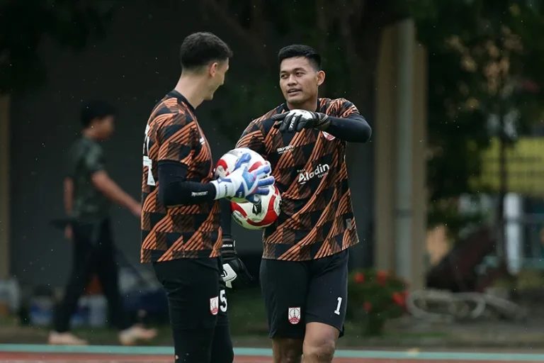 Pemain Persis Solo di BRI Super League musim 2025/2026 melakukan latihan. (foto : Ileague.id)