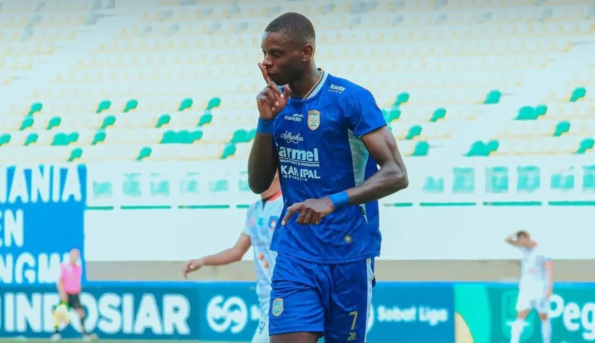 Pemain Adhyaksa FC Banten, Adilson Gancho Da Silva, melakukan selebrasi usai menciptakan gol ke gawang Sumsel United, Sabtu, 28 Maret 2026. (foto : IG Adhyaksa FC Banten)