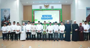 Ketua DPRD Sumatra Selatan (Sumsel), Andie Dinialdie menghadiri tausiah Ramadhan dan buka puasa bersama yang digelar PT Semen Baturaja di Ganesha Arena, Baturaja. (BEKISARMEDIA.ID/HAIRUDIN)