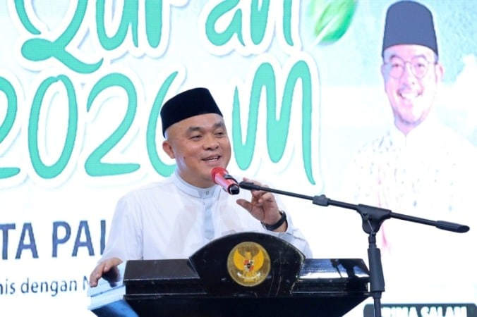 Sekretaris Daerah (Sekda) Kota Palembang, Aprizal Hasyim, saat menghadiri kegiatan sholat Isya dan Tarawih berjamaah yang dirangkaikan dengan peringatan Nuzulul Qur’an di Masjid Darussaid, hari Sabtu, 7 Maret 2026. (BEKISARMEDIA.ID/ANGGA)
