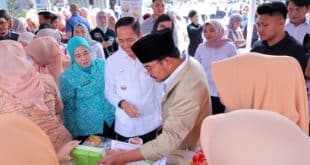 Pemerintah Kota (Pemkot) Palembang melalui Dharma Wanita Persatuan (DWP), menggelar Bazar Ramadhan tahun 2026 di halaman Kantor Sekretariat Daerah (Setda) Kota Palembang hari Rabu, tanggal 4 Maret 2026. (BEKISARMEDIA.ID/ANGGA)