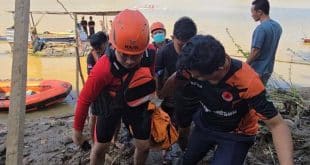 Tim gabungan akhirnya menemukan korban yang diduga tenggelam di Sungai Musi, tepatnya di wilayah RT 004 Dusun II Desa Lumpatan, Kecamatan Sekayu, Kabupaten Musi Banyuasin (Muba), pada hari Sabtu, tanggal 7 Maret 2026. (BEKISARMEDIA.ID/EEN)