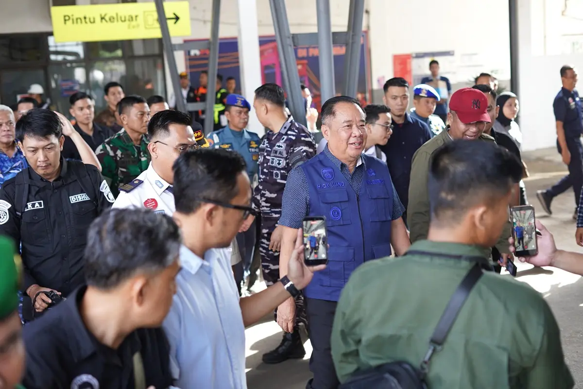Mudik Gratis Sumsel Dilepas dari Kertapati, Ribuan Warga Pulang Lebaran Lebih Ringan 3 Wakil Gubernur (Wagub) Sumatra Selatan (Sumsel), Cik Ujang, melepas kepergian warga yang akan menjalani program mudik gratis di Stasiun Kertapati, Palembang. (BEKISARMEDIA.ID/REFNI)