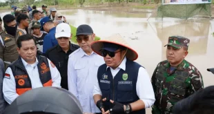 Gubernur Sumatra Selatan (Sumsel), Herman Deru, memberikan keterangan kepada wartawan, setelah menghadiri acara cetak sawah di Desa Sungai Dua, Kecamatan Rambutan, Banyuasin, pada hari Jum'at, tanggal 27 Maret 2026. (BEKISARMEDIA.ID/HAIRUDIN)
