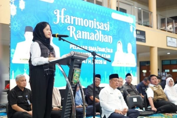 Gubernur Sumsel Tekankan Pentingnya Akhlak dalam Kesuksesan Pelajar 4 Anggota Dewan Perwakilan Daerah (DPD) Republik Indonesia (RI) sekaligus Duta Literasi Sumsel, Ratu Tenny Leriva, menghadiri kegiatan Harmonisasi Ramadhan Pelajar SMA/SMK/SLB Sumsel tahun 1447 Hijriah, yang digelar di SMA Negeri Sumsel, hari Kamis, tanggal 12 Maret 2026. (BEKISARMEDIA.ID/REFNI)