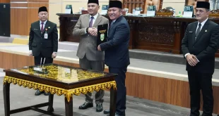 Gubernur Provinsi Sumatra Selatan (Sumsel), Herman Deru, memaparkan berbagai capaian pembangunan daerah dalam Rapat Paripurna ke-33 DPRD Sumsel, hari Senin, tanggal 30 Maret 2026. (BEKISARMEDIA.iD/REFNI)