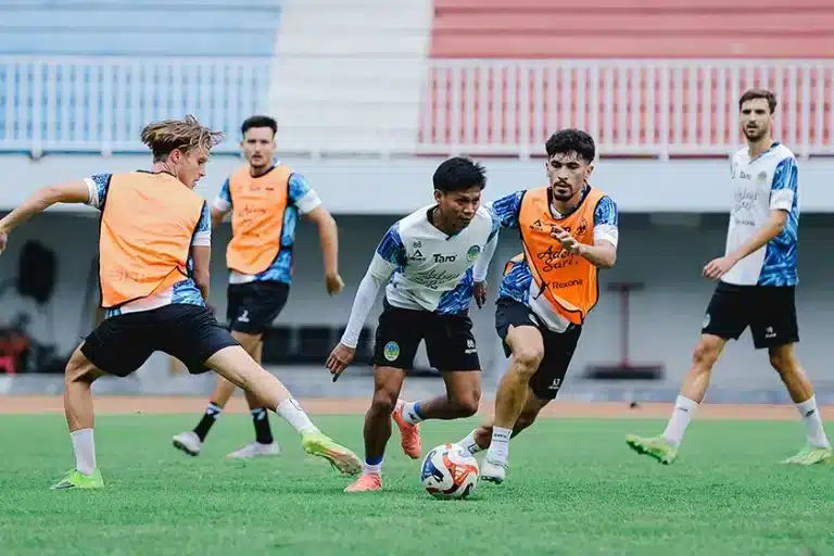 Pemain PSIM Yogyakarta di BRI Super League musim 2025/2026 sedang melakukan latihan. (BEKISARMEDIA.ID/TRY)