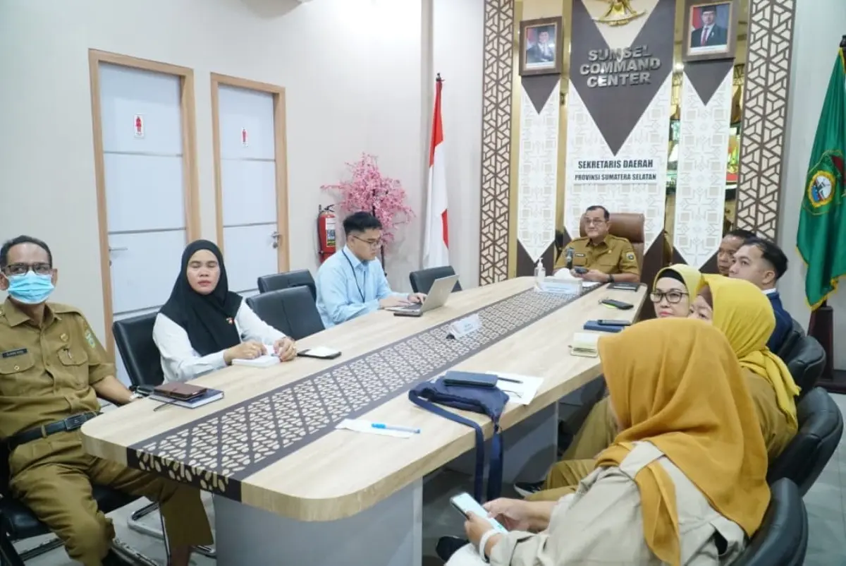 Sumsel Perkuat Langkah Kendalikan Inflasi, Fokus pada Stabilitas Harga Pangan 3 Sekretaris Daerah (Sekda) Sumsel, Edward Candra, mengikuti Rapat Koordinasi (Rakor) Pengendalian Inflasi Tahun 2026 secara daring dari Command Center Pemprov Sumsel, pada hari Senin, tanggal 16 Maret 2026. (BEKISARMEDIA.ID/REFNI)