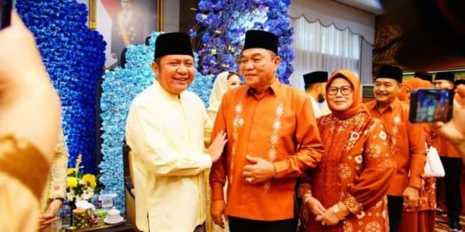 Bupati Kabupaten Muba, Toha Tohet, bertemu Gubernur Sumsel, Herman Deru, dalam kegiatan halal bi halal di Griya Agung, Palembang. (BEKISARMEDIA.ID/EEN)