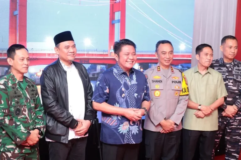 Ketua Dewan Perwakilan Rakyat Daerah (DPRD) Sumatra Selatan (Sumsel), Andie Dinialdie, mengikuti video conference (vicon) bersama Kapolri dan sejumlah instansi terkait, untuk memantau situasi keamanan menjelang malam takbiran Idul Fitri 1447 Hijriah. (BEKISARMEDIA.ID/HAIRUDIN)