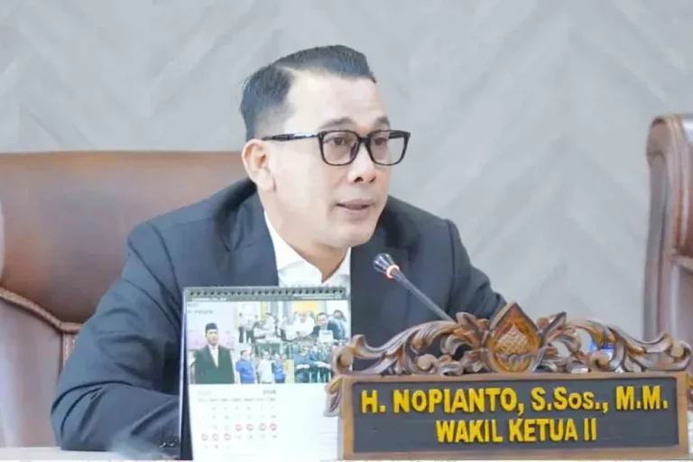 bahaya-vape-narkoba-sumatera-selatan H. Nopianto Wakil Ketua DPRD Sumsel memberikan keterangan terkait larangan vape akibat penyalahgunaan narkotika.
