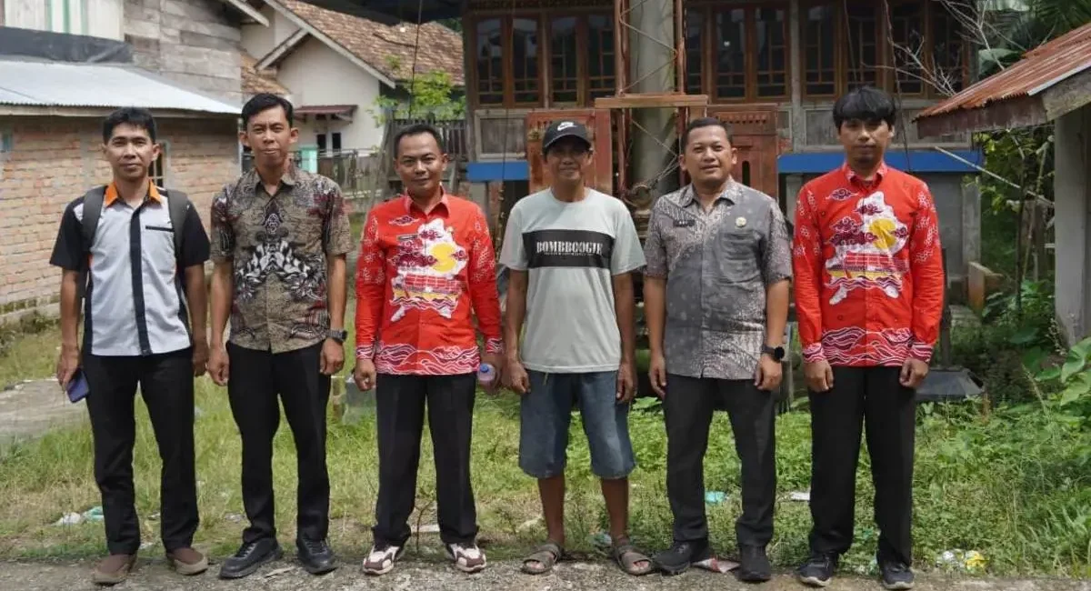 Pengoperasian BTS COMBAT Telkomsel di Desa Kuripan OKI untuk atasi blank spot.