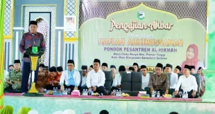 Bupati Kabupaten Muba, Toha Tohet, bersama Ning Umi Laila, di Ponpes Al-Hikmah Plakat Tinggi.