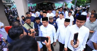 Wakil Gubernur (Wagub) Sumsel, Cik Ujang, hadir langsung dalam pembacaan Yasin dan Tahlil memperingati 40 hari wafatnya Almarhum H. Alex Noerdin bin H. M. Noerdin Pandji, Minggu, 5 April 2026. (BEKISARMEDIA.ID/HAIRUDIN)
