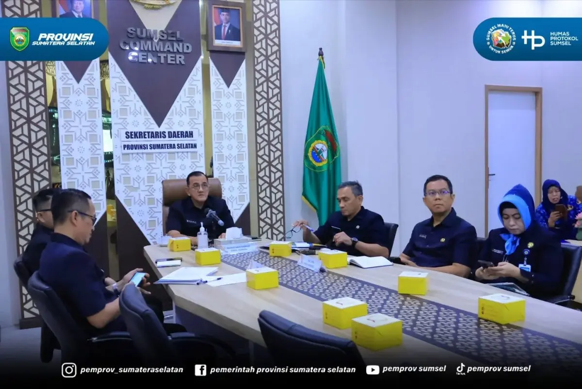 edward-candra-rapat-creative-financing-sumatra-selatan Sekretaris Daerah (Sekda) Sumsel, Edward Candra, mengikuti rapat daring bersama Kementerian Dalam Negeri (Kemendagri) Republik Indonesia, pada hari Kamis, 26 Maret 2026, terkait perpanjangan waktu penyampaian data dukung penilaian creative financing. (BEKISARMEDIA.ID/HAIRUDIN)
