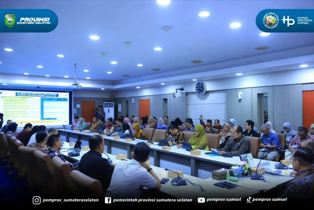 Sumsel Kejar Target! SMA Garuda Unggul Segera Hadir, Makan Bergizi Gratis Sasar Anak Putus Sekolah 4 Sekda Sumsel, Edward Candra, memimpin rapat koordinasi program strategis nasional di Palembang.