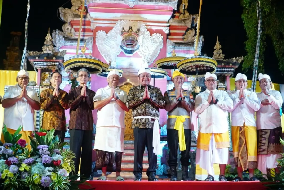 Herman Deru Tegaskan Sumsel Tetap Harmonis Saat Hadiri Dharma Santi Nyepi Tahun 2026 4 Gubernur Provinsi Sumatra Selatan (Sumsel), Herman Deru, menghadiri Dharma Santi dalam rangka Hari Suci Nyepi Tahun Baru Saka 1948 di Pura Sriwijaya, hari Kamis, tanggal 2 April 2026. (BEKISARMEDIA.ID/HAIRUDIN)