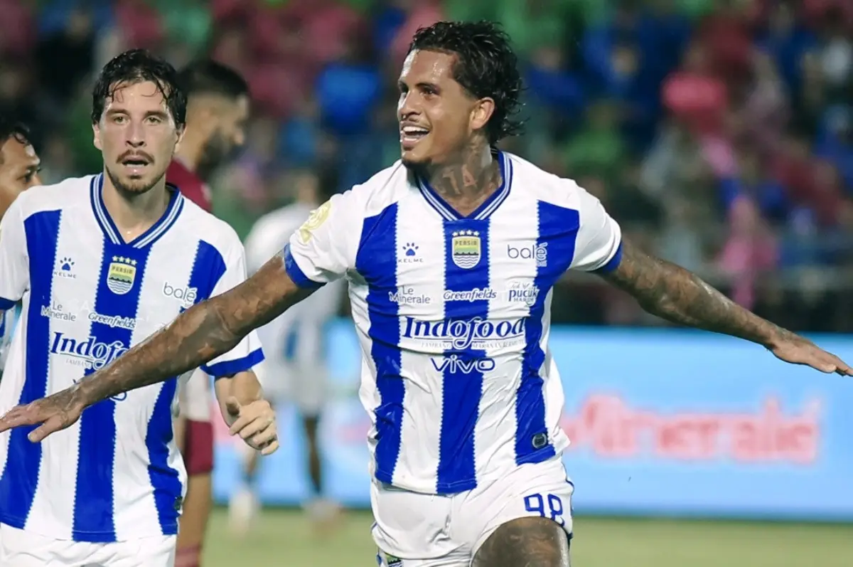 Man of the Match. Ramon De Andrade Souza menjadi pahlawan kemenangan Persib lewat dua gol indahnya di Padang. (BEKISARMEDIA.ID/IG Persib)