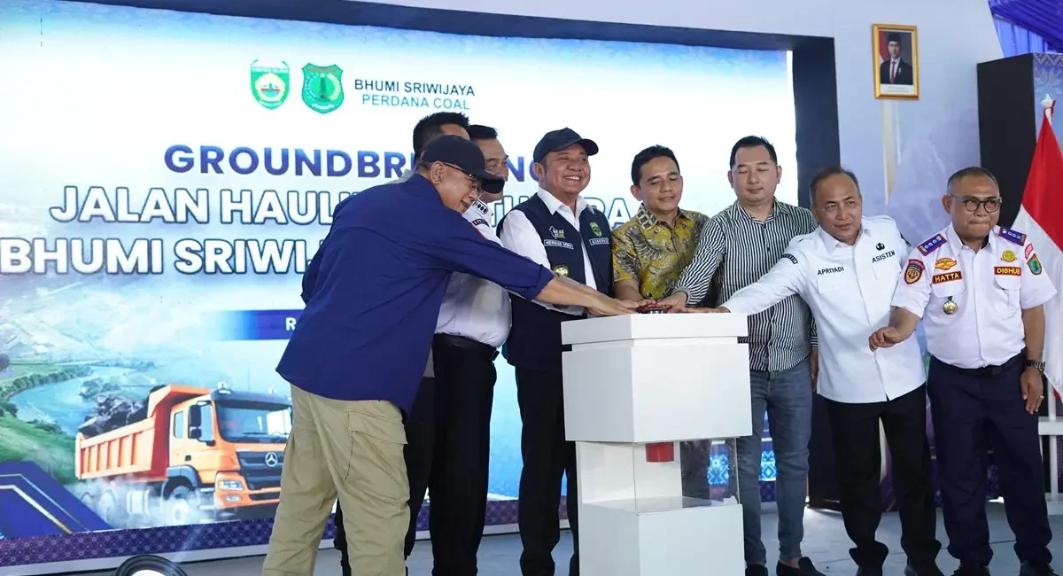 Gubernur Sumsel, Herman Deru, melakukan peletakan batu pertama jalan khusus batubara di Musi Banyuasin.