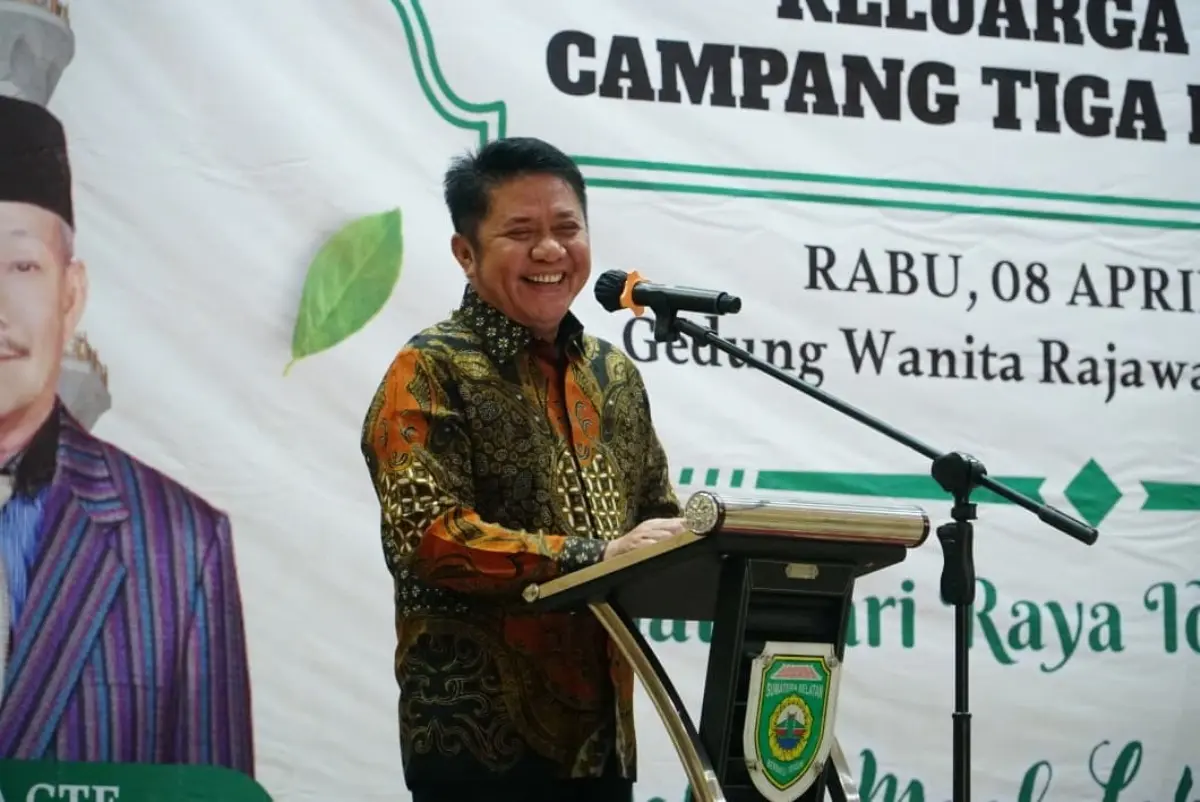 Gubernur Sumsel, Herman Deru, menghadiri Halal Bihalal Keluarga Besar Campang Tiga Family (CTF) yang berlangsung penuh kehangatan di Gedung Wanita Rajawali, Palembang, Rabu, 8 April 2026. (BEKISARMEDIA.ID/REFNI)