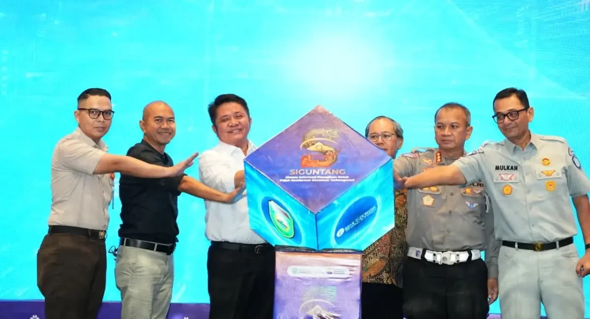 Gubernur Sumsel, Herman Deru, meluncurkan aplikasi SIGUNTANG untuk pajak kendaraan bermotor. (BEKISARMEDIA.ID/HAIRUDIN)