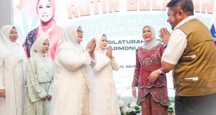 Hj. Patimah Toha bersama pengurus PKK Sumsel di Griya Agung