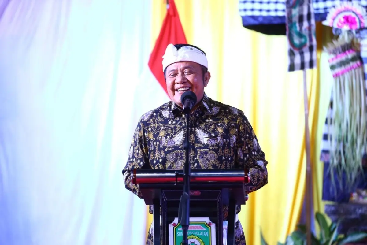 Herman Deru Tegaskan Sumsel Tetap Harmonis Saat Hadiri Dharma Santi Nyepi Tahun 2026 2 Gubernur Provinsi Sumatra Selatan (Sumsel), Herman Deru, menghadiri Dharma Santi dalam rangka Hari Suci Nyepi Tahun Baru Saka 1948 di Pura Sriwijaya, hari Kamis, tanggal 2 April 2026. (BEKISARMEDIA.ID/HAIRUDIN)