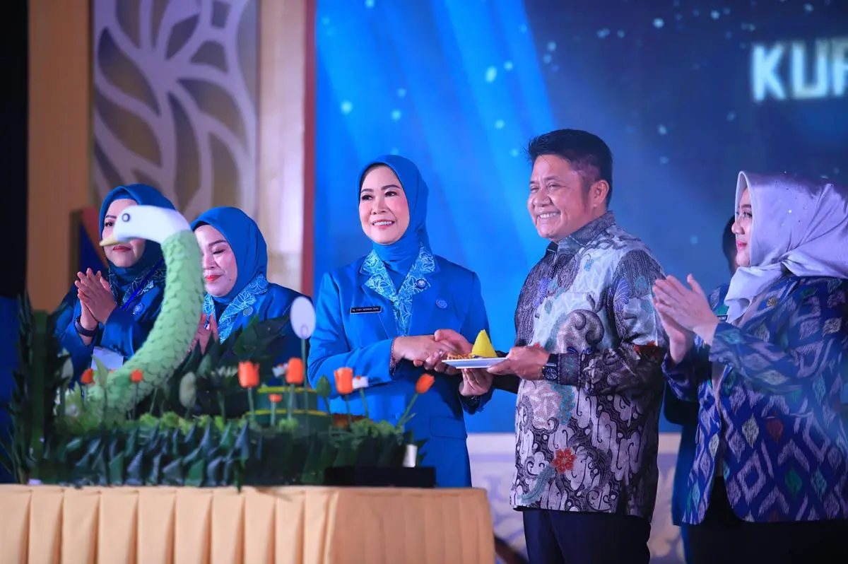 Gubernur Sumsel, Herman Deru saat membuka Hari Kesatuan Gerak PKK ke-54, Rapat Konsultasi PKK, dan Rakerda Dekranasda Sumsel, di Hotel Aryaduta Palembang, pada hari Rabu, tanggal 01 April 2026. (BEKISARMEDIA.ID/REFNI)