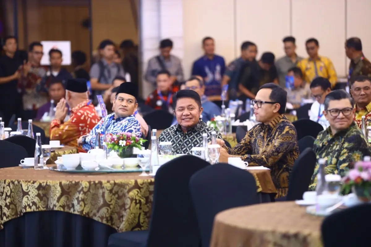 Gubernur Sumatra Selatan (Sumsel), Herman Deru, saat menghadiri Forum Akselerator Negeri yang digelar Kementerian Dalam Negeri (Kemendagri) Republik Indonesia, di Ballroom Hotel Wyndham OPI Jakabaring, Palembang, Sabtu, 25 April 2026. (BEKISARMEDIA.ID/HAIRUDIN)