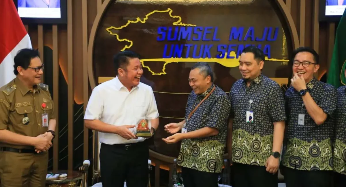 Gubernur Sumsel, Herman Deru, menerima audiensi BPJS Kesehatan Wilayah III untuk membahas peningkatan pelayanan masyarakat. (BEKISARMEDIA.ID/HAIRUDIN)