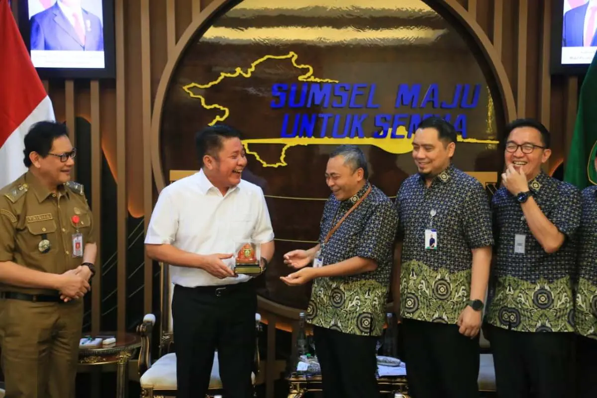 Gubernur Sumsel, Herman Deru, menerima audiensi BPJS Kesehatan Wilayah III untuk membahas peningkatan pelayanan masyarakat. (BEKISARMEDIA.ID/HAIRUDIN)