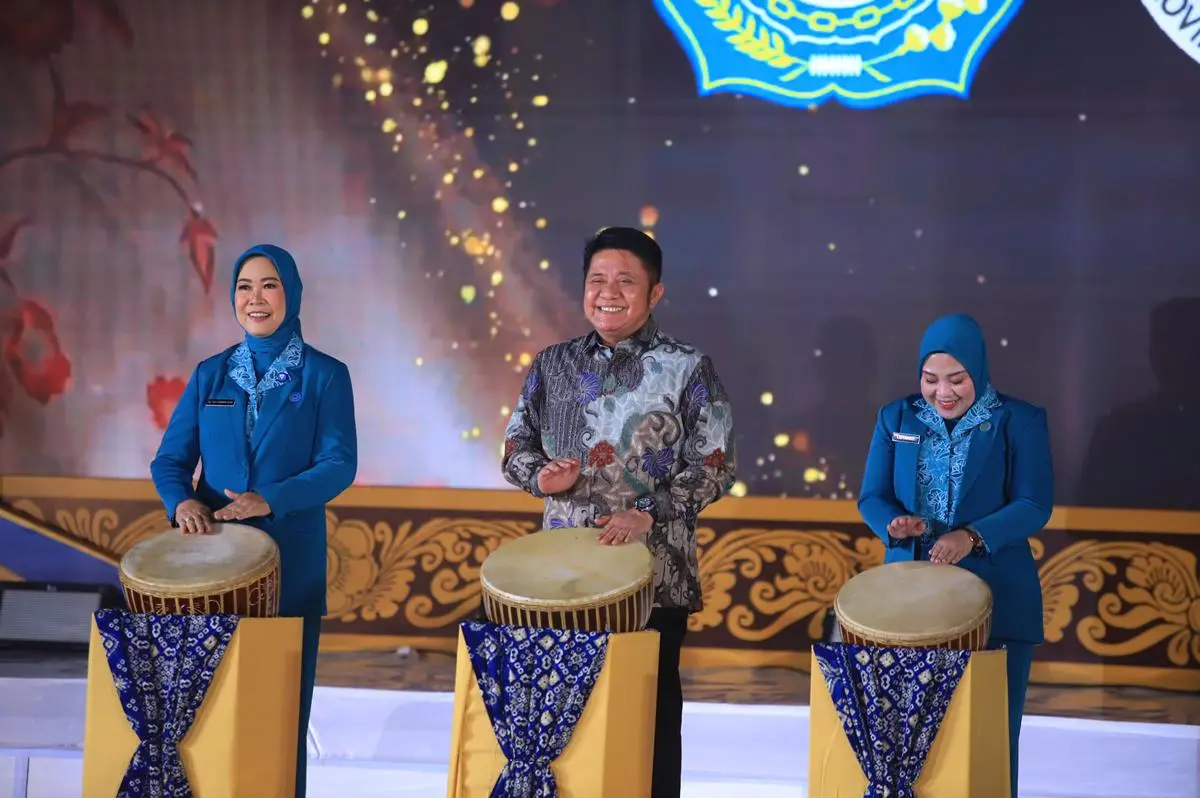 Gubernur Sumsel, Herman Deru saat membuka Hari Kesatuan Gerak PKK ke-54, Rapat Konsultasi PKK, dan Rakerda Dekranasda Sumsel, di Hotel Aryaduta Palembang, pada hari Rabu, tanggal 01 April 2026. (BEKISARMEDIA.ID/REFNI)