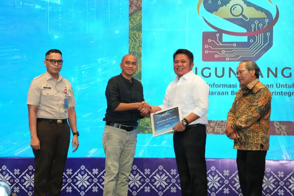 Gubernur Sumatra Selatan (Sumsel), Herman Deru, resmi meluncurkan Sistem Informasi Penagihan untuk Pajak Kendaraan Bermotor Terintegrasi yang diberi nama SIGUNTANG. (BEKISARMEDIA.ID/HAIRUDIN)
