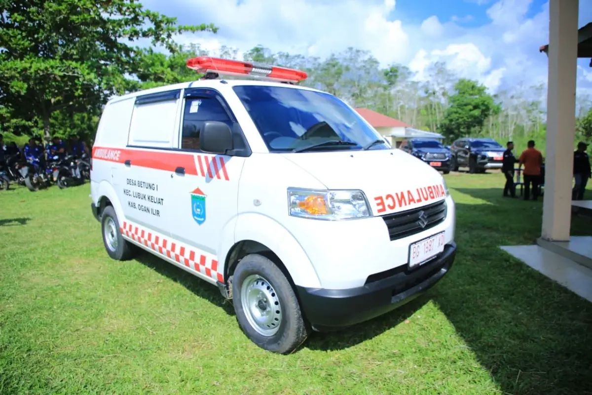 Ambulans dari PT BPOP untuk warga Desa Betung 1, Kecamatan Lubuk Keliat, Kabupaten Ogan Ilir. (BEKISARMEDIA.ID/HAIRUDIN)