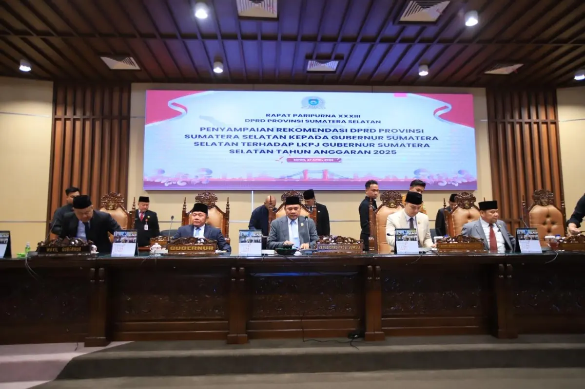 herman-deru-paripurna-lkpj-dprd-sumsel-2026 Gubernur Sumsel, Herman Deru, saat menghadiri rapat paripurna rekomendasi LKPJ 2025 di DPRD Sumsel. (BEKISARMEDIA.ID/HAIRUDIN)