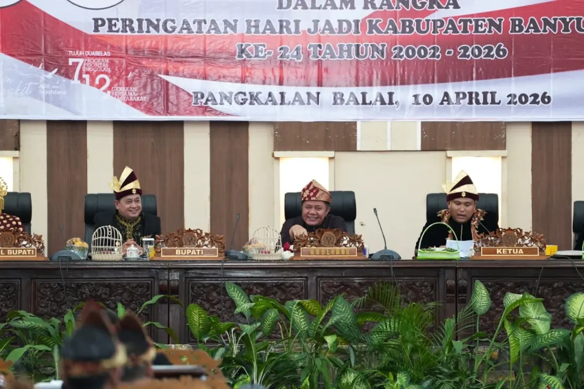 Gubernur Herman Deru dan Bupati Askolani di Rapat Paripurna HUT Banyuasin ke-24.