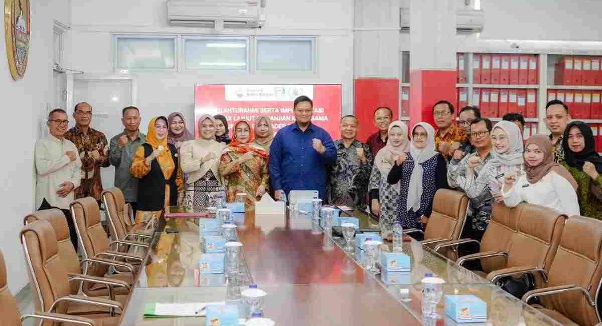 Sekda Kabupaten Banyuasin, Erwin Ibrahim, bersama pimpinan Universitas Kader Bangsa saat pembahasan kerja sama pendidikan