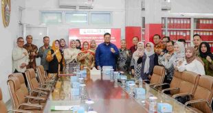 Sekda Kabupaten Banyuasin, Erwin Ibrahim, bersama pimpinan Universitas Kader Bangsa saat pembahasan kerja sama pendidikan