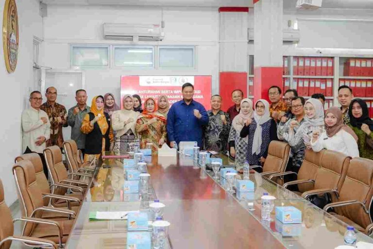 Sekda Kabupaten Banyuasin, Erwin Ibrahim, bersama pimpinan Universitas Kader Bangsa saat pembahasan kerja sama pendidikan