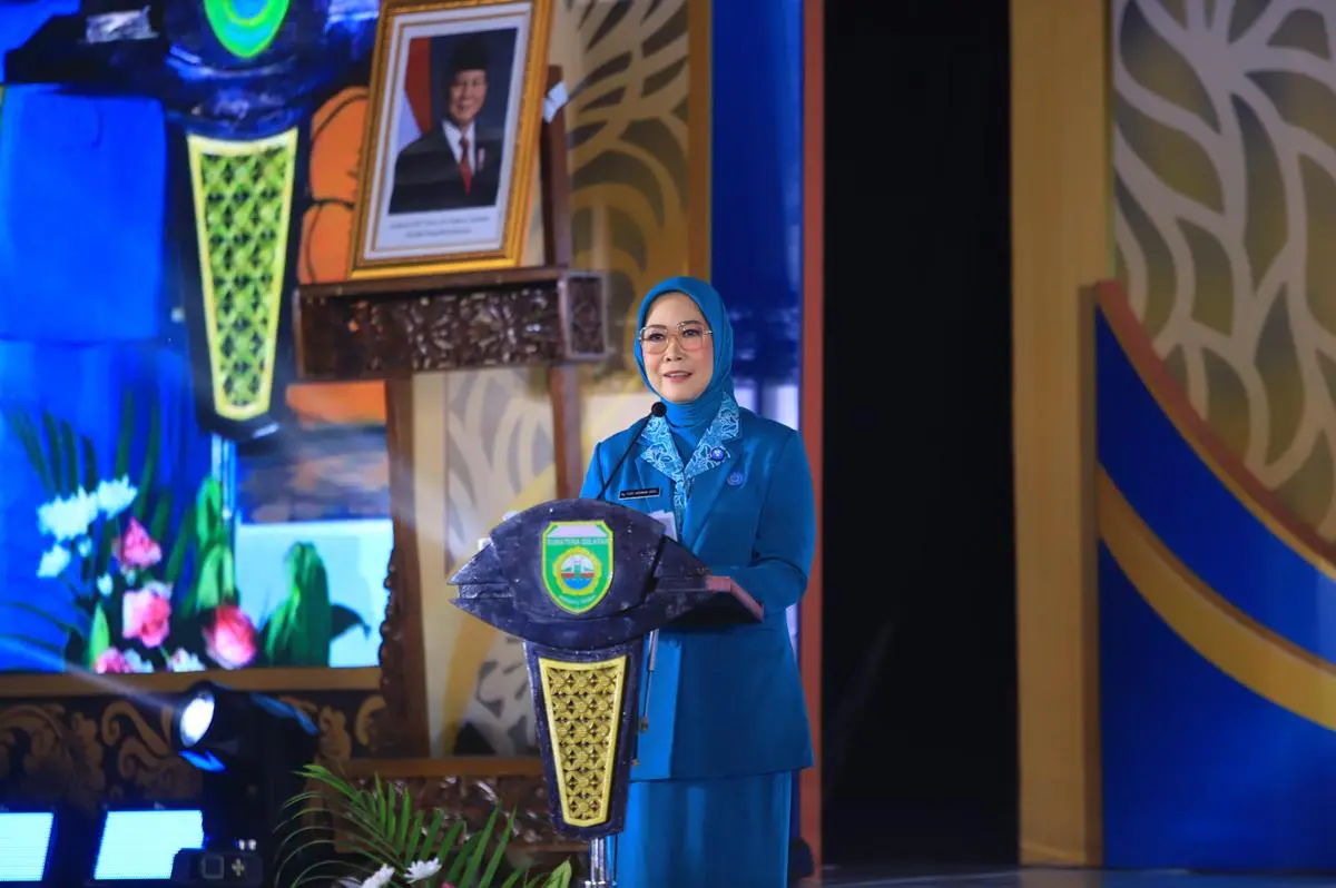 Ketua TP PKK Sumsel, Hj. Febrita Lustia, saat menghadiri peringatan Hari Kesatuan Gerak PKK ke-54, Rapat Konsultasi PKK, dan Rakerda Dekranasda Sumsel, di Hotel Aryaduta Palembang, pada hari Rabu, tanggal 01 April 2026. (BEKISARMEDIA.ID/REFNI)