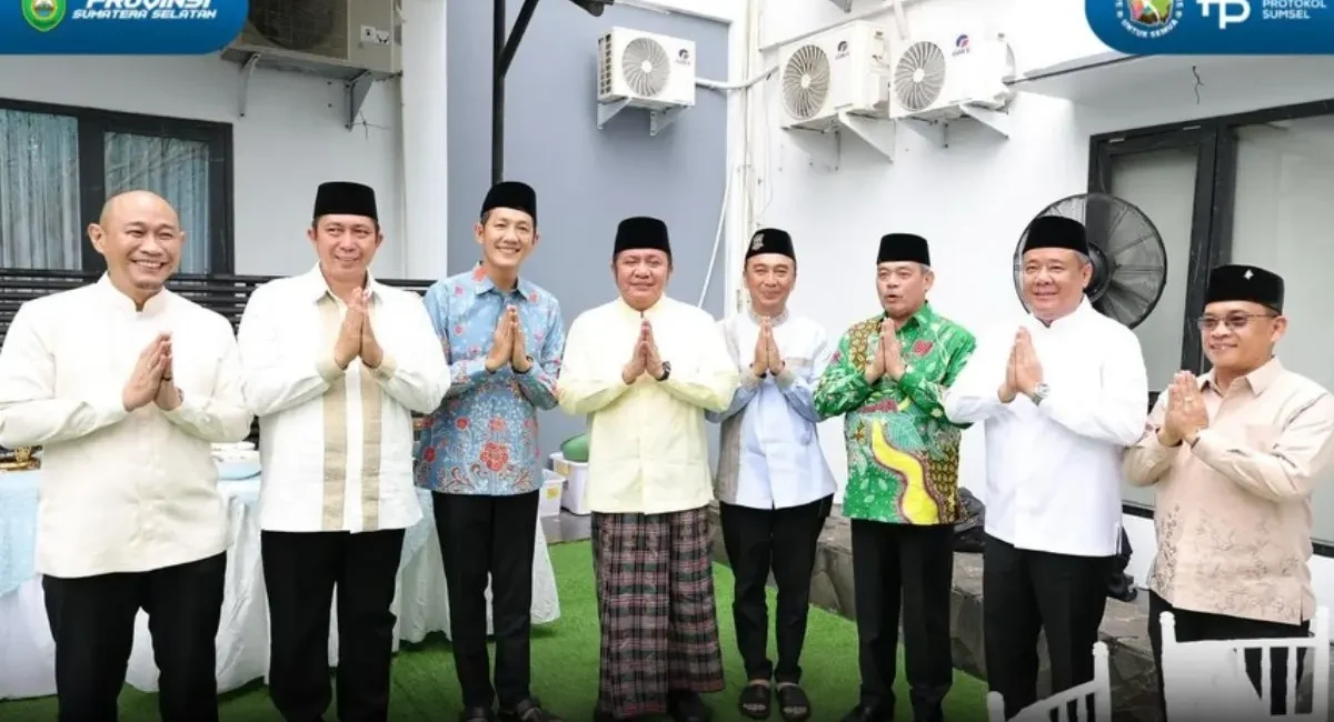 Gubernur Sumsel Herman Deru dan para kepala daerah saat open house hari kedua Idulfitri 1447 H.