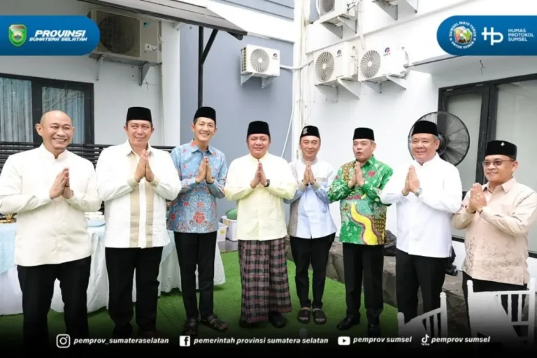 Gubernur Sumsel Herman Deru dan para kepala daerah saat open house hari kedua Idulfitri 1447 H.