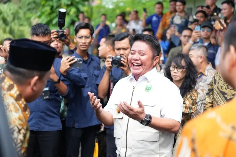 pelabuhan-tanjung-carat-palembang-herman-deru Gubernur Sumsel, Herman Deru, dan jajaran Menteri saat launching Pelabuhan Tanjung Carat